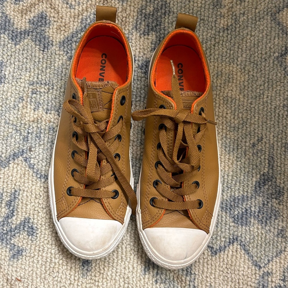 Boys Converse All Stars Leather size 4.5